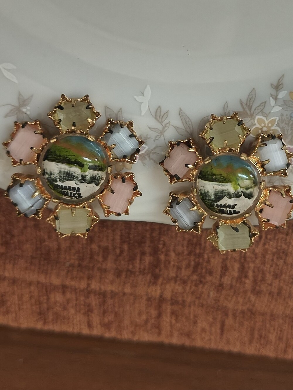 Vtg Rare 1940s Niagara Falls Souvenir Earrings Reverse Painted Glass Pastel
